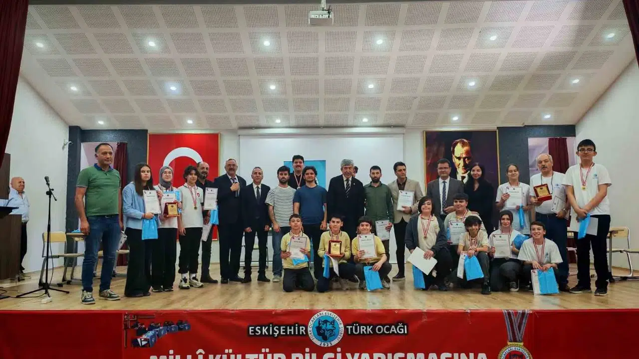 Gençlerin kültürel mirasa yolculuğu ödülle taçlandı: Eskişehir'de şampiyonlar belli oldu