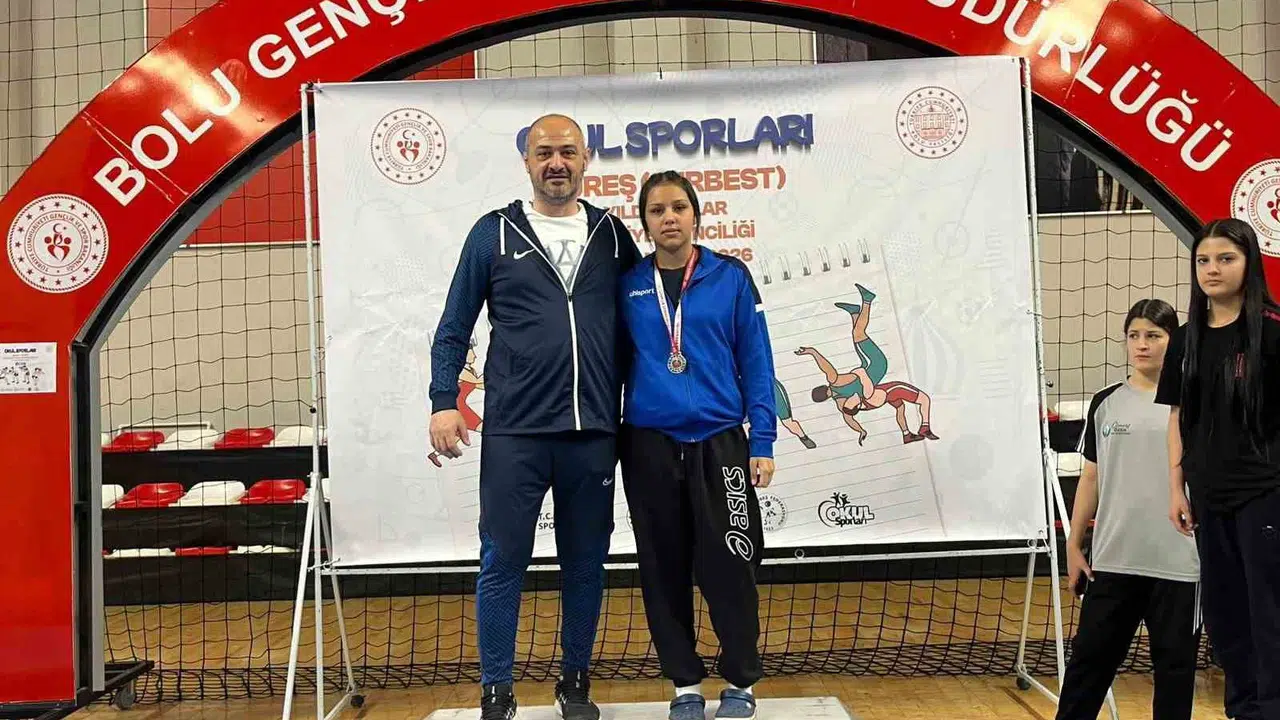 Afyon’un gururu minderde devleşti: Genç yetenekten gümüş madalya