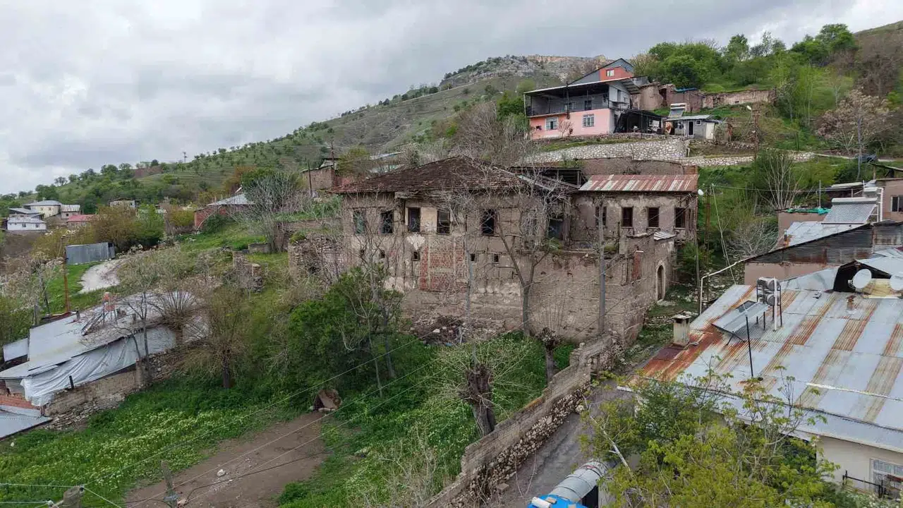 Elazığ’ın zamana meydan okuyan sessiz tanığı: 5 asırlık Nihat Bey Konağı baharla yeniden keşfedildi