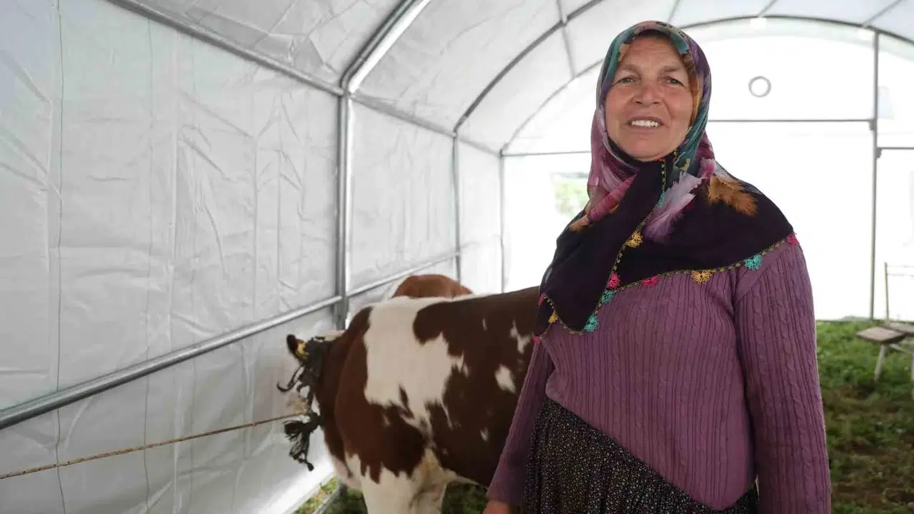 Sel felaketiyle yıkılmıştı: Hayriye Teyze’nin gözyaşlarını devlet sildi