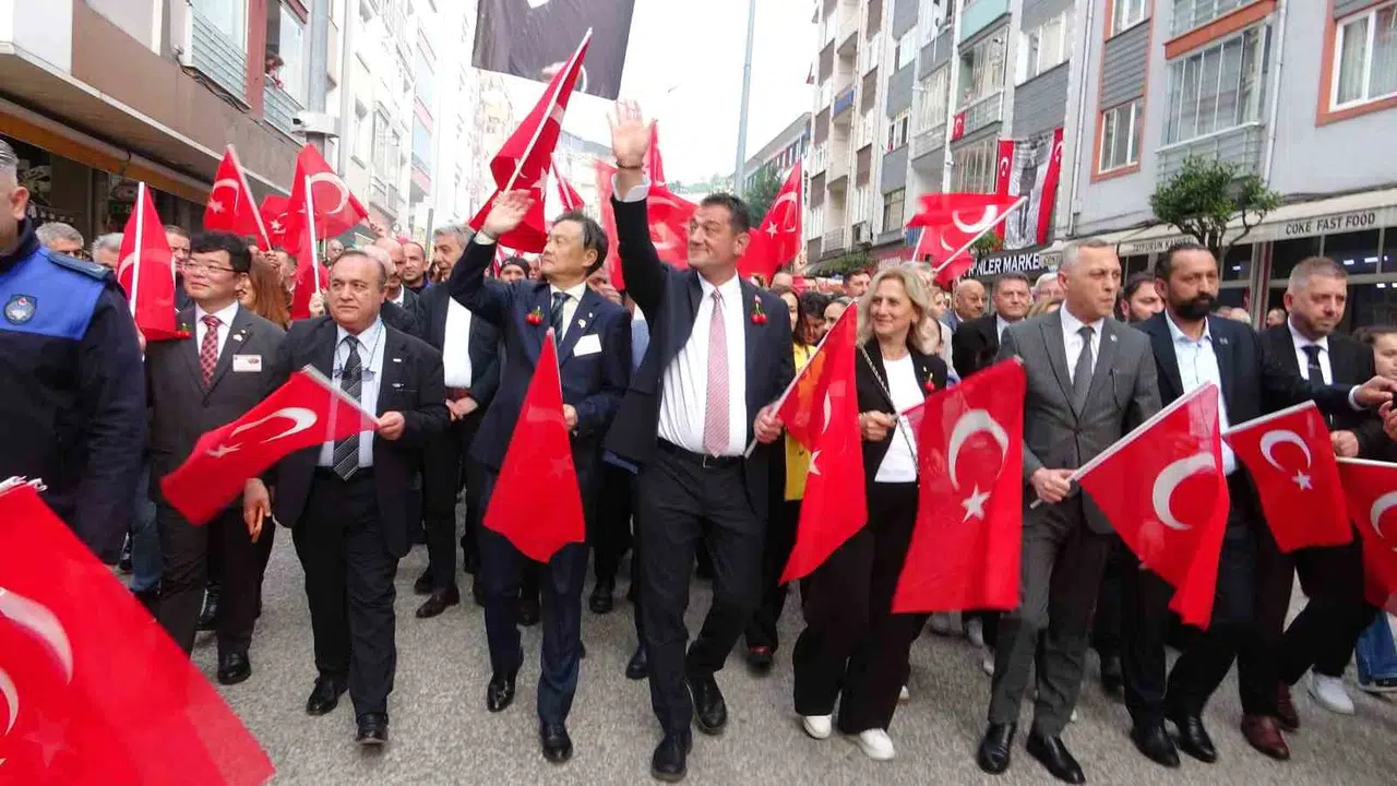 Giresun’da çifte bayram coşkusu: Aksu Festivali görkemli bir yürüyüşle başladı