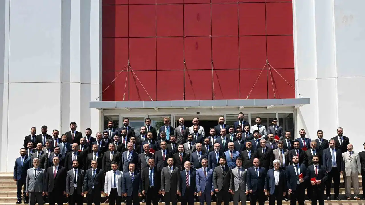 Sadece sözle değil yaşamla örnek olun: Denizli’de 35 din görevlisi mezun oldu