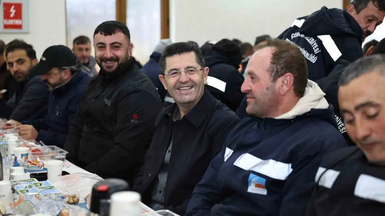 Çekmeköy’de 1 Mayıs coşkusu: Başkan Çerkez saha ekipleriyle aynı sofrada buluştu