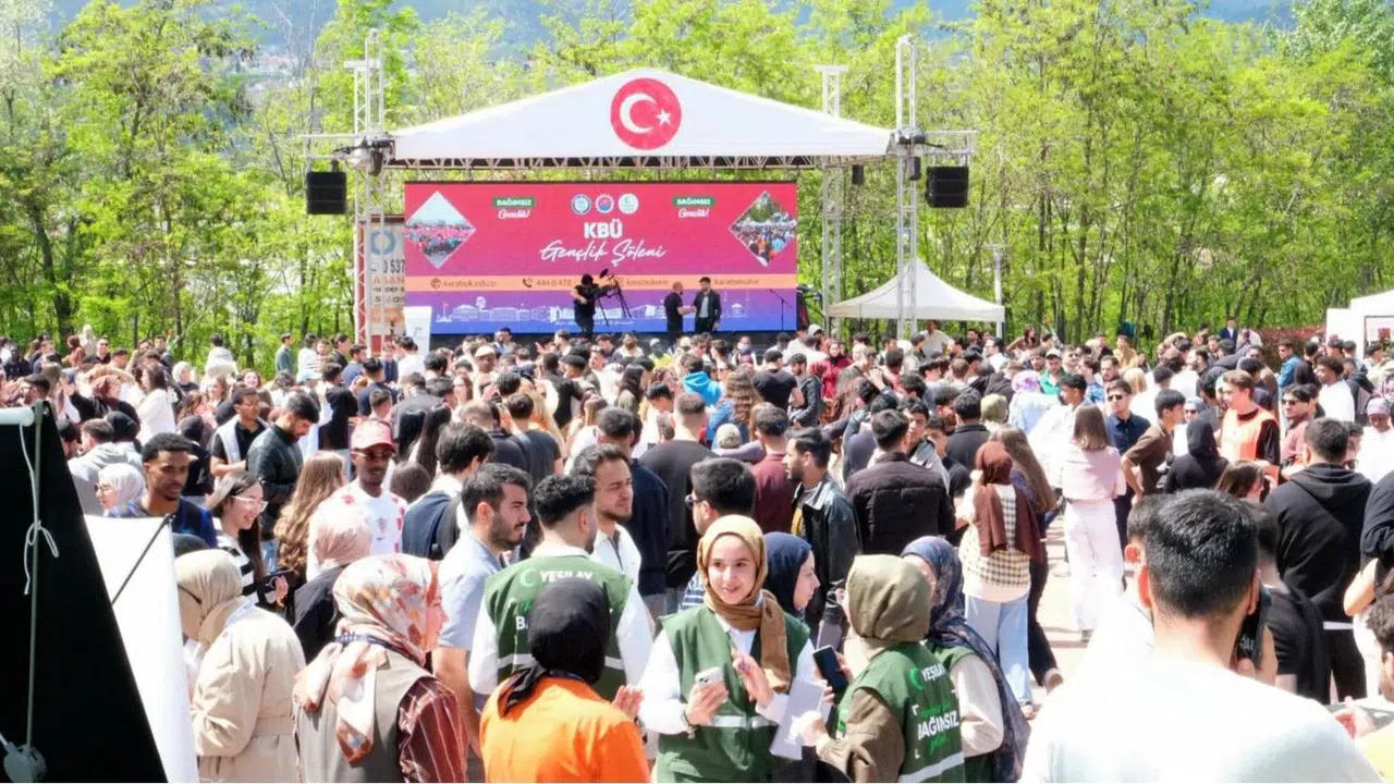 Karabük Üniversitesi'nde bağımlılığa karşı dev seferberlik: Gençler geleceğine sahip çıkıyor