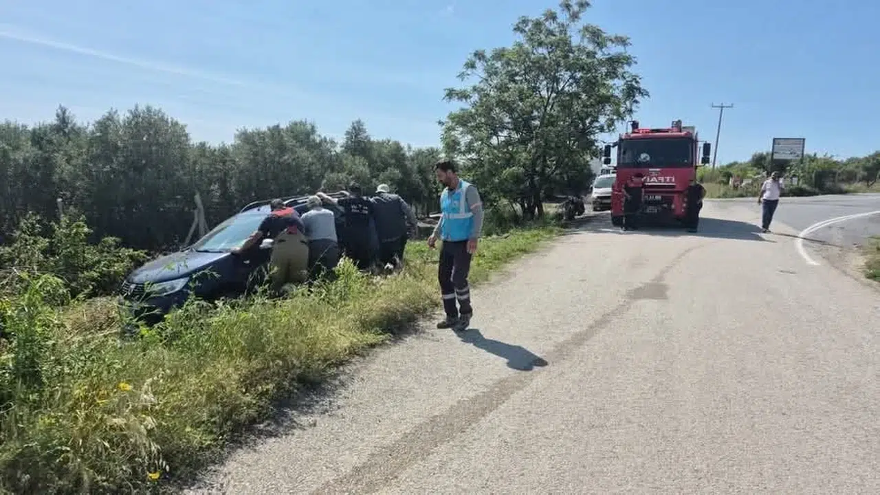 Arsuz’da korkutan kaza: Kontrolden çıkan araç şarampole uçtu