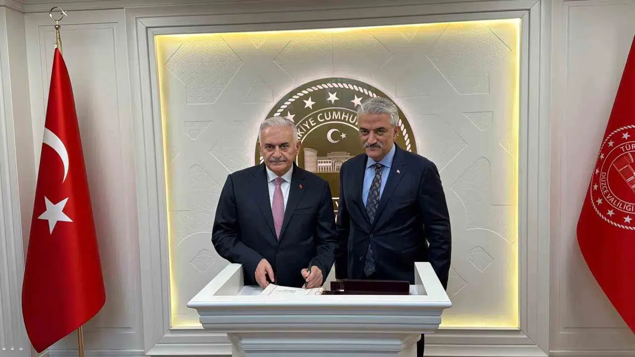Binali Yıldırım'dan İstanbul trafiğine gönderme: Düzce'ye ulaşmak Avrupa Yakası'na gitmekten daha hızlı