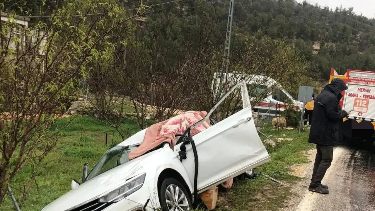 Mersin'de acı haber: Otomobil ile tırın çarpıştığı kazada sürücü hayatını kaybetti