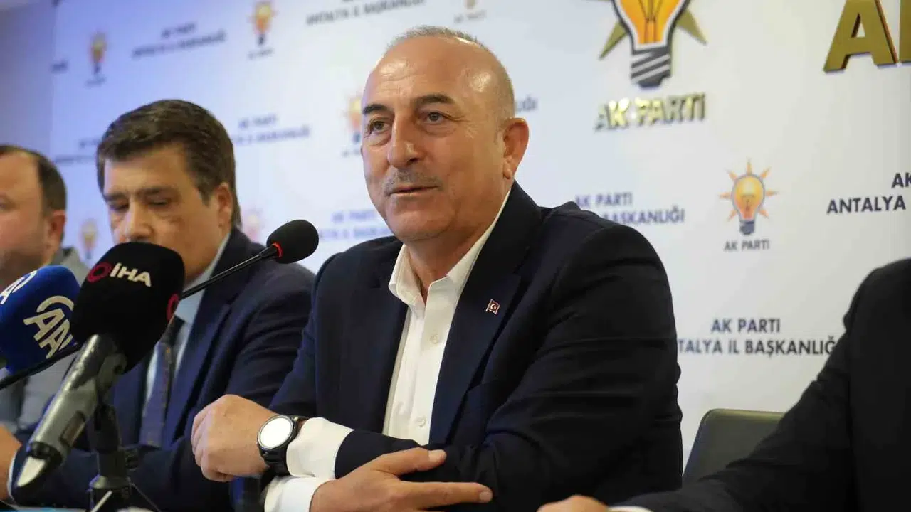 Serik’te dengeler değişti: AK Parti’ye geçen Başkan Kumbul için rozet töreni