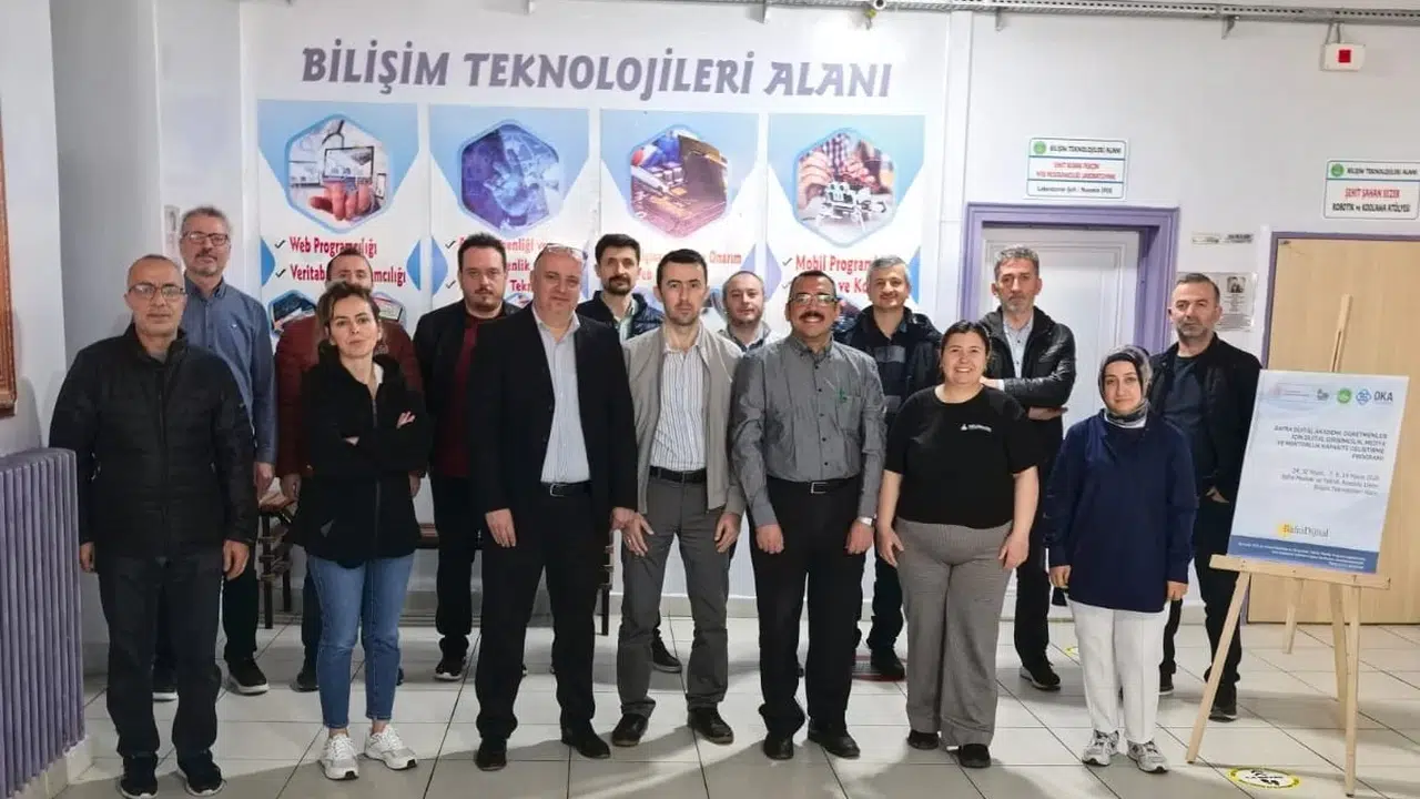 Sınıfta yeni nesil dönem: Bafra'da öğretmenler dijital dünyanın uzmanı oluyor