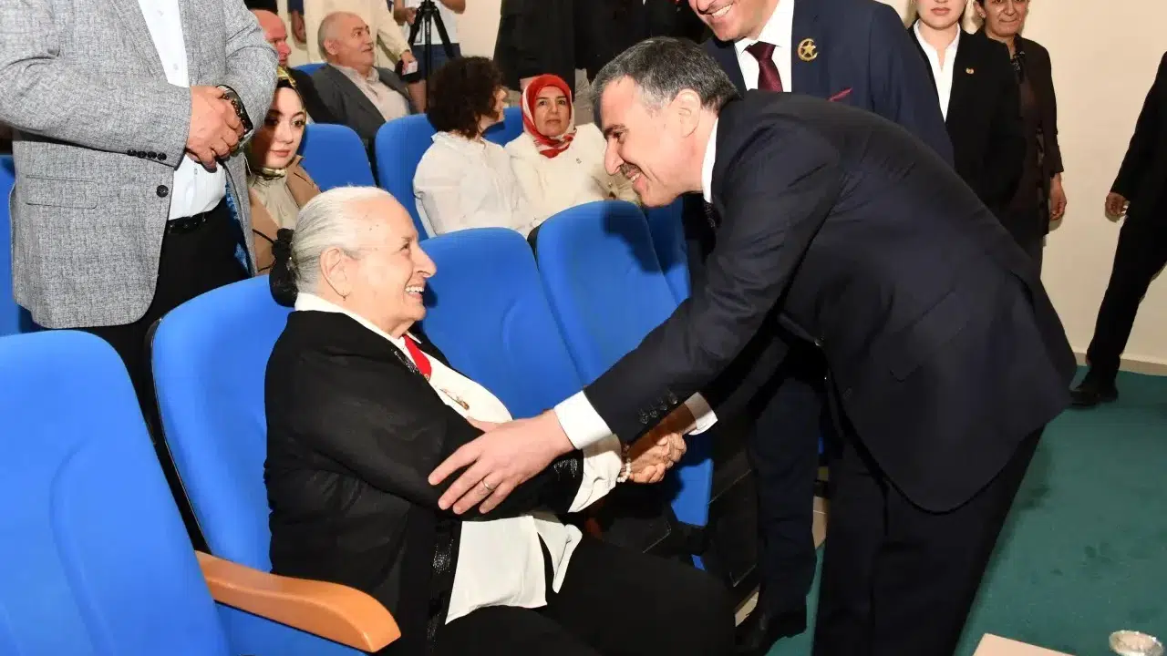 Timsal Karabekir Gümüşhane’de tarih dersi verdi: Yetimlerin umudu Gürbüzler Ordusu