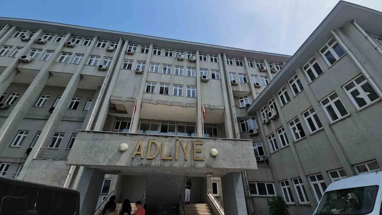 Gökçebey'de park yeri kavgası kanlı bitti: Komşusunu öldüren sanığa mahkemeden ağır ceza