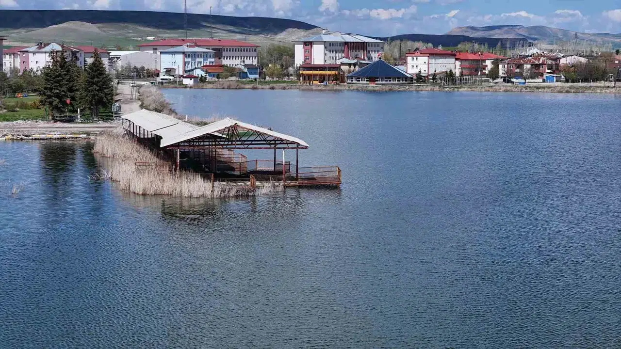 Kuraklığın pençesinden doğa mucizesine: Ulaş Gölü yeniden hayat buldu