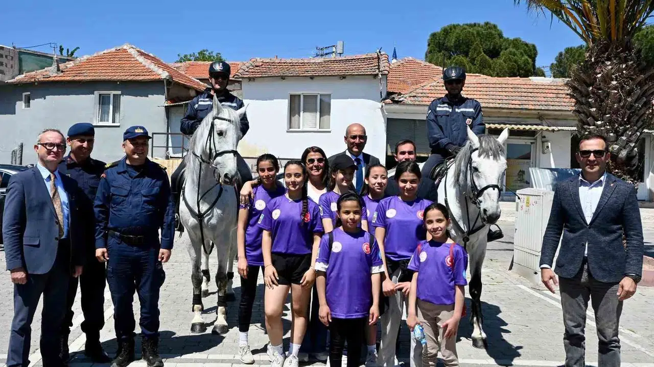 Foça'da eğitimde seferberlik: Kaymakam Aydın'dan öğrencileri koruyacak kapsamlı güvenlik planı