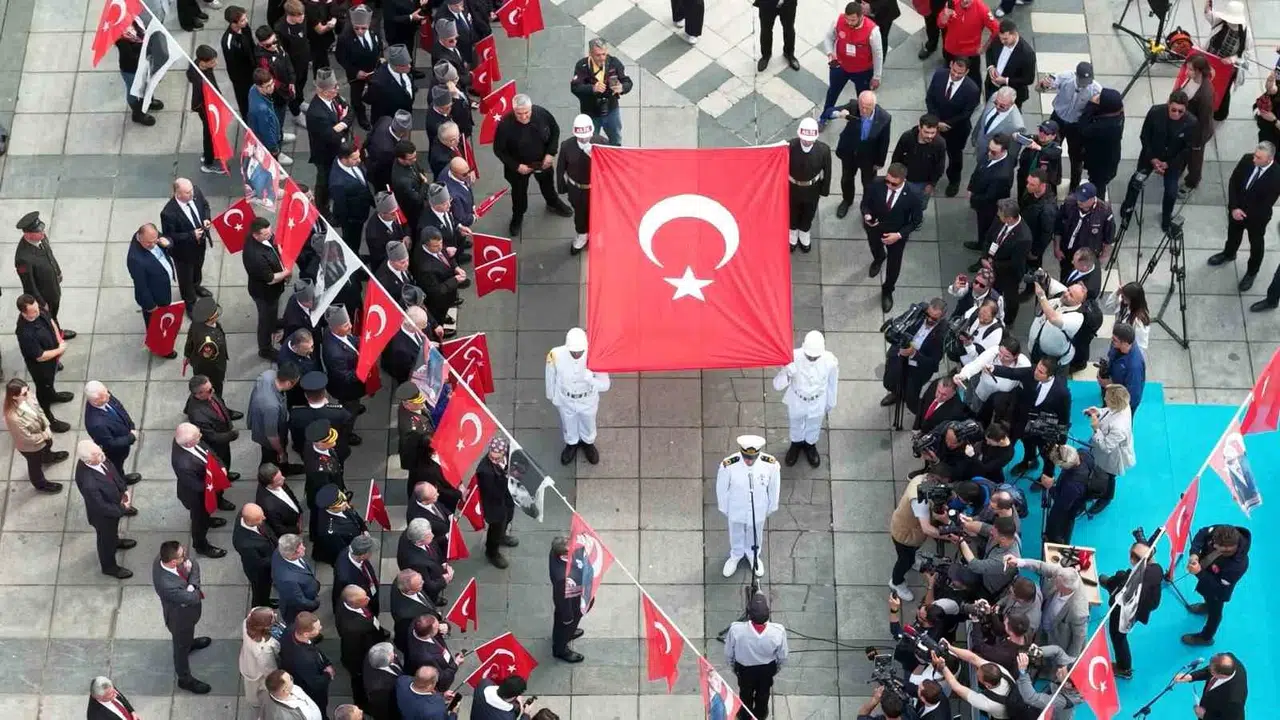 Samsun’da Tarihi Anlar: İstiklal Meşalesi 107 Yıl Sonra Aynı Heyecanla Taşındı