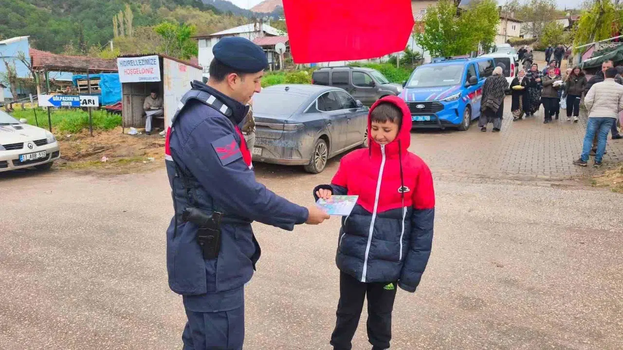 Bilecik’te bahar coşkusu jandarma gözetiminde yaşandı: 400 kişi güven içinde eğlendi
