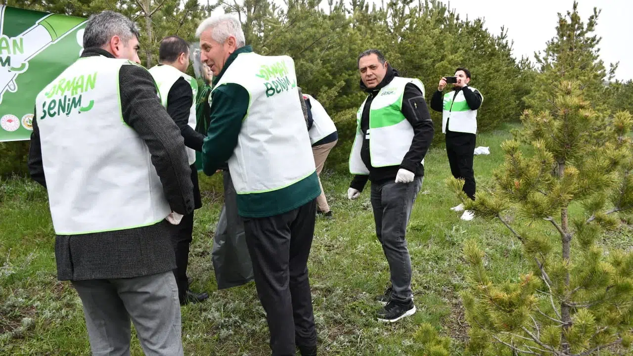 Kars’ta ormanlar için el ele verdiler: Yangın riskine karşı dev temizlik mesaisi