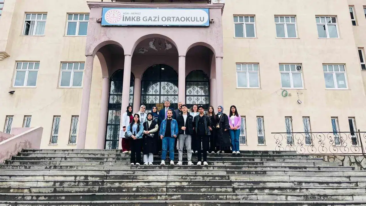 Öğretmenler gününü aratmayan jest: Gastronomi öğrencileri mutfağa girdi, moral waffle’ı hazırladı
