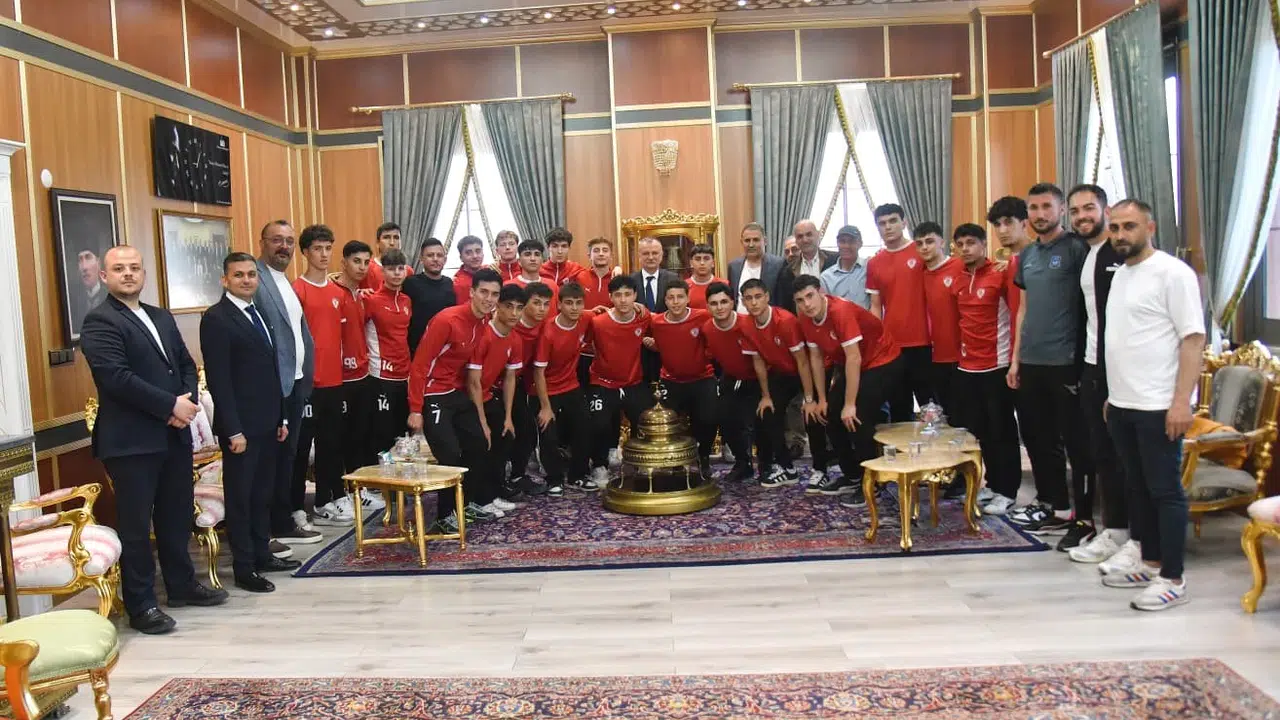 Genç kramponlara başkan morali: Kütahya yolcusu U18 takımına tam destek