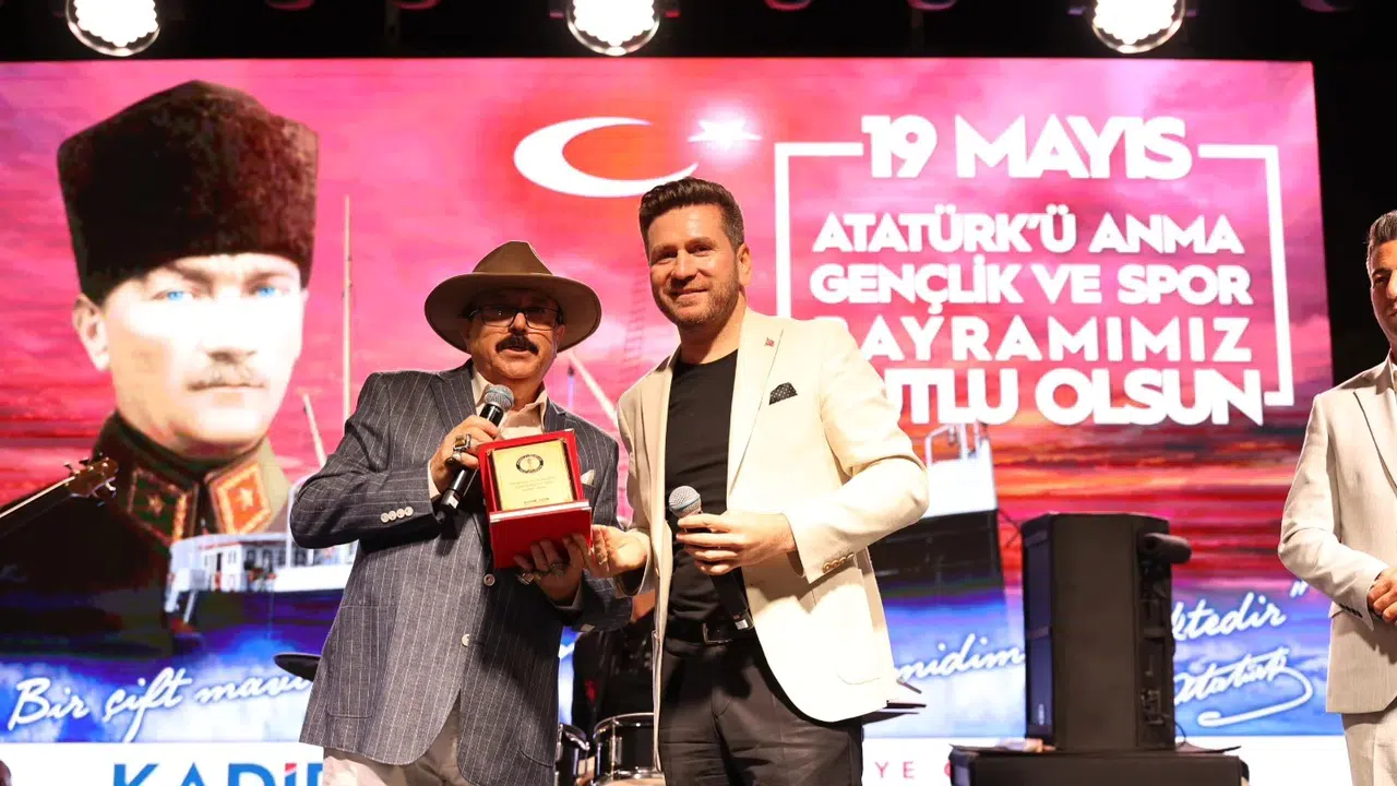 Tavas’ta bayram rüzgarı: Gençler ve aileler aynı sahnede buluştu