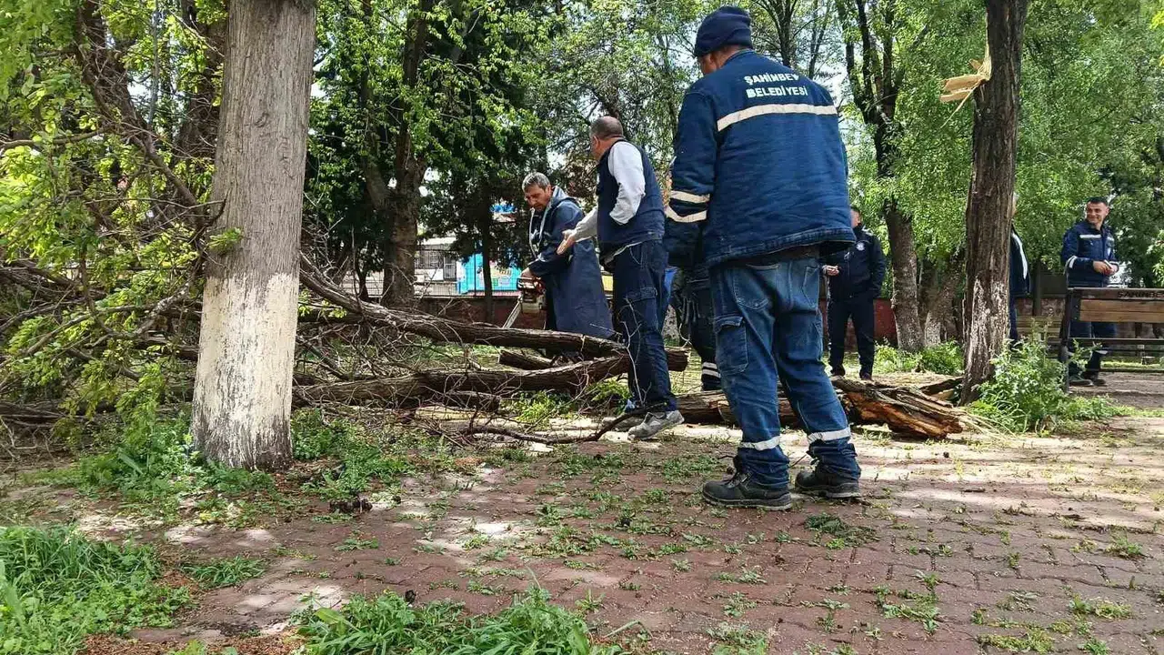 Gaziantep’te süper hücre kabusu: 23 yaralı, yüzlerce noktada seferberlik başladı