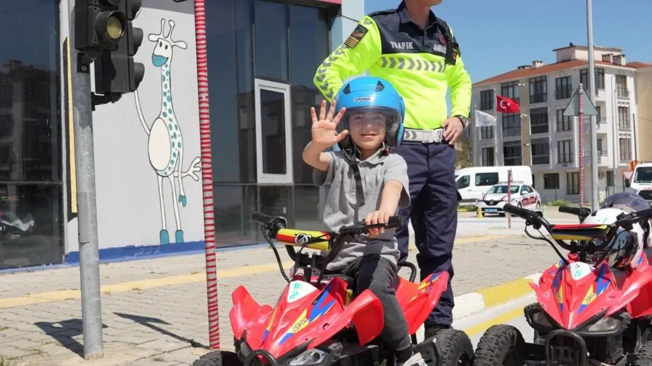 Trafikte bilinçli nesiller yetişiyor: Tekirdağ’da 16 bin çocuk direksiyon başında kuralları öğrendi