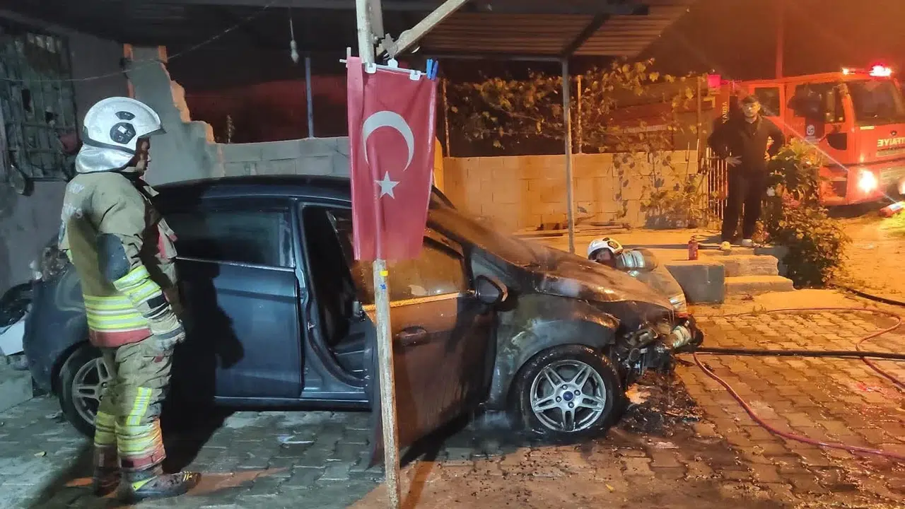İskenderun’da korku dolu anlar: Park halindeki ara…