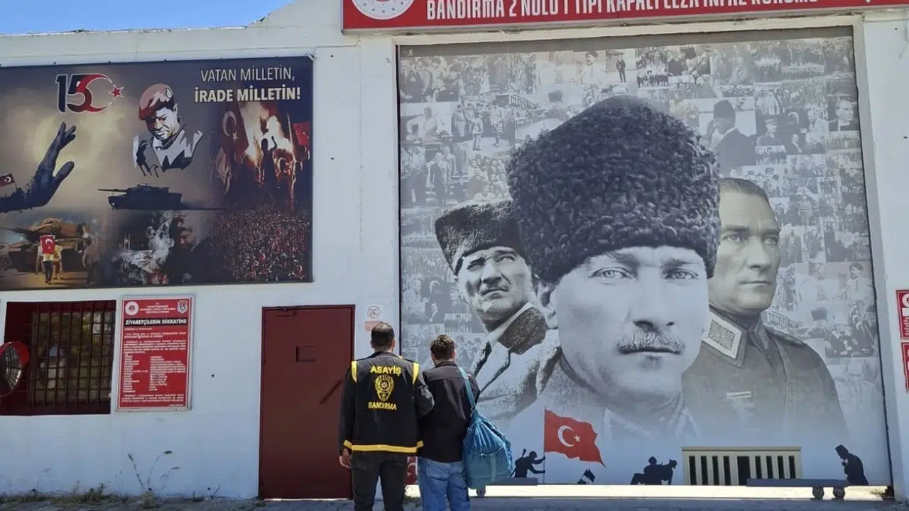 60 yıl hapis cezasıyla sokaklarda geziyordu: Asayiş uygulamasında yakayı ele verdi