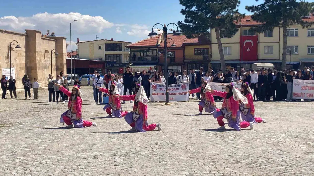 Sultandağı’nda gençlik ateşi: 19 Mayıs meydanlara taştı