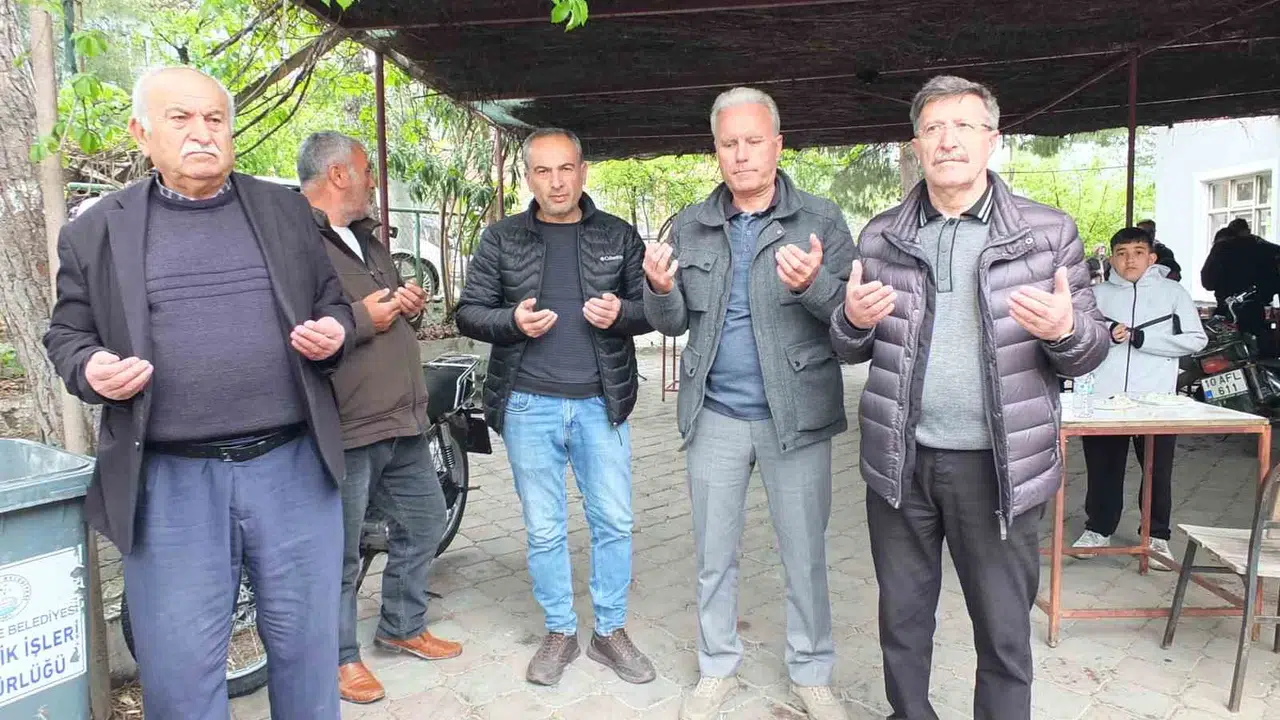 Balıkesir’de asırlık gelenek yaşatılıyor: 2 bin kişi aynı sofrada buluştu