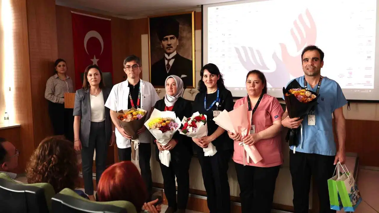 Sağlıkta hijyenin öncüsü ERÜ: El hijyeni şampiyonları ödüllendirildi