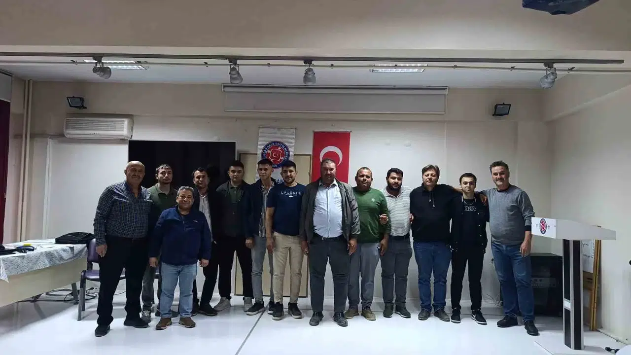 Tüfekleri değil bilgiyi kuşandılar: Buldan’da 19 avcı adayı sınavı başarıyla geçti