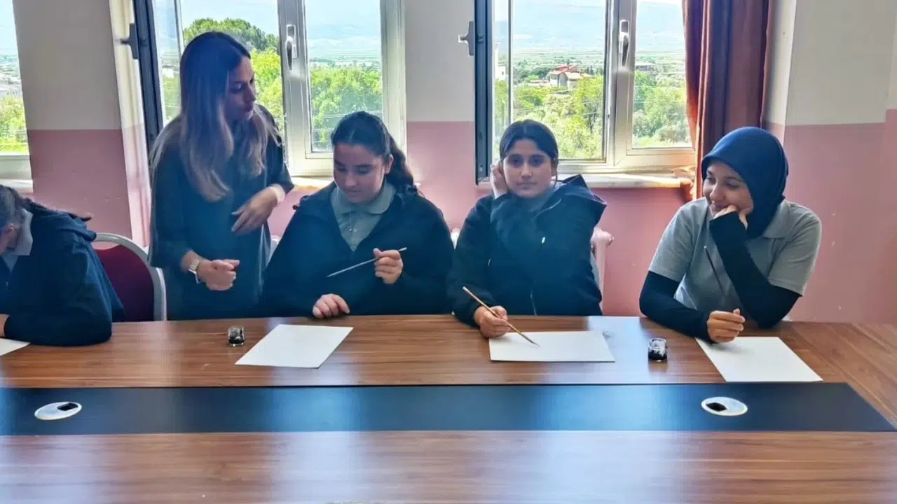 Genç ellerde geleneksel dokunuş: Sultanhisar'da hat sanatı rüzgarı