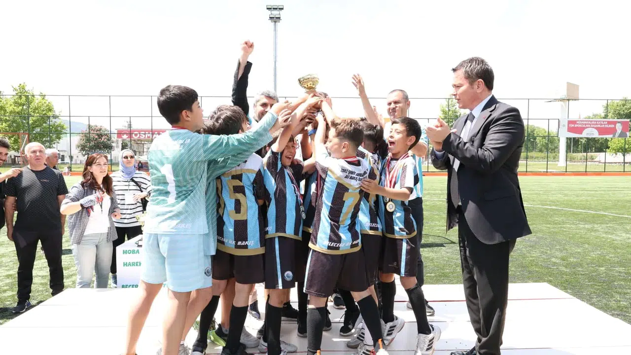 Minik sporcuların büyük heyecanı: Osmangazi’de madalyalar sahiplerini buldu