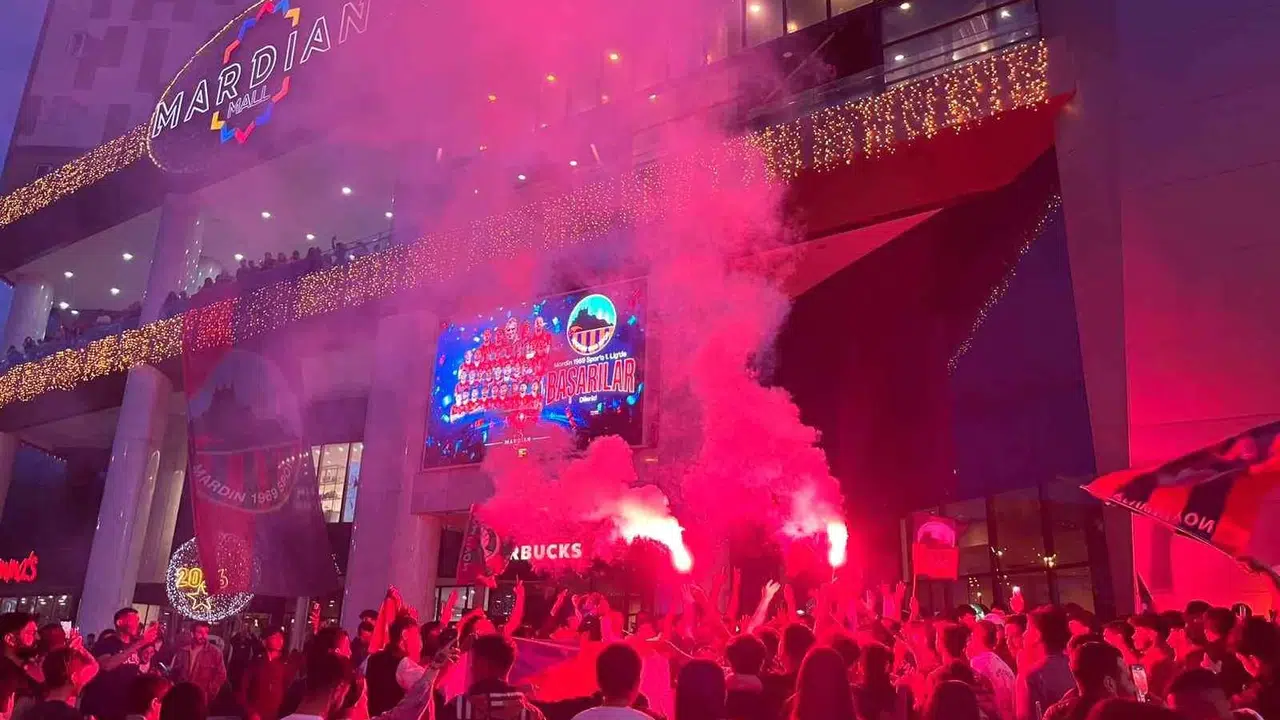 Mardin’de şampiyonluk ateşi meydanlara taştı: Taraftarın buluşma noktası Mardian Mall oldu