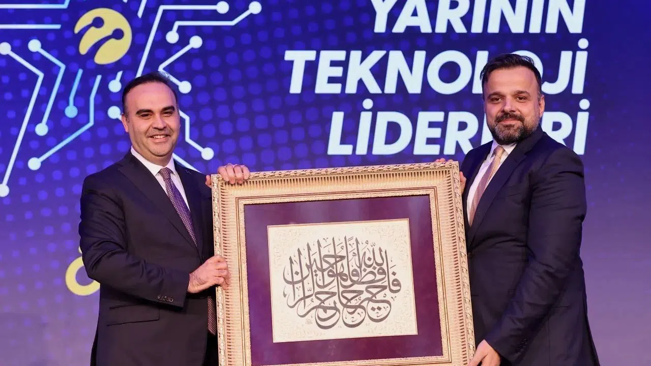 Bakan Kacır'dan genç girişimcilere kritik mesaj:  Başarının teminatı tapu değil, fikir