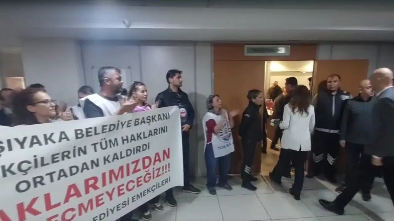 Karşıyaka Belediyesi’nde ses getiren eylem: Başkan Ünsal meclise alkışlarla girdi