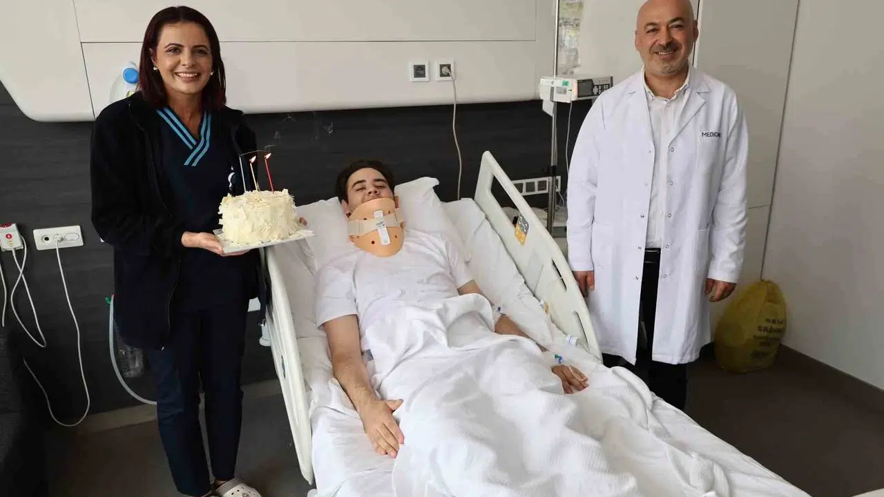 Doktorunun dikkati hayatını kurtardı: Ameliyat masasından doğum günü pastasına uzanan mucizevi iyileşme