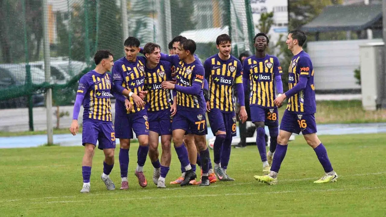 Gençler sahada fırtına gibi esti: Eyüpspor deplasmanda Kayserispor’a geçit vermedi