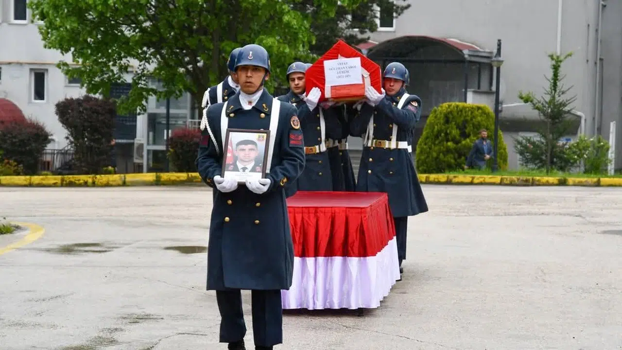 Vatanı için görev başındayken kalbine yenik düştü: Geride bıraktığı son mesajlar herkesi duygulandırdı