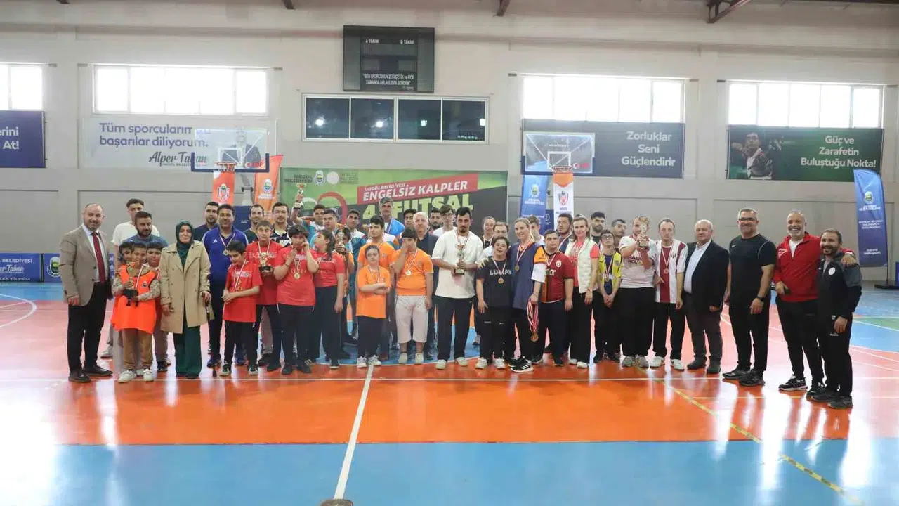 İnegöl’de sahalar sevgiyle doldu: Özel sporcuların futsal şöleni