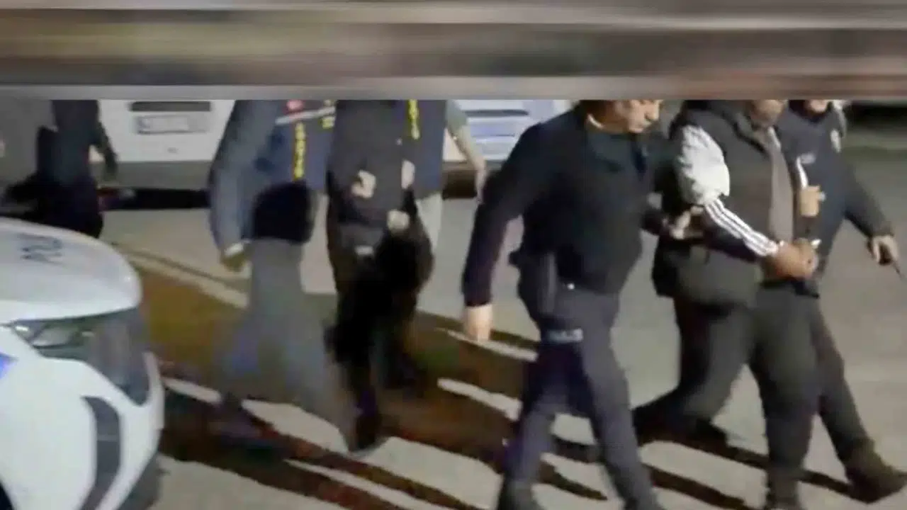 Kütahya’da suç dosyaları kabarık firariler kıskıvrak yakalandı: Onlarca yıl hapis cezasıyla aranıyorlardı