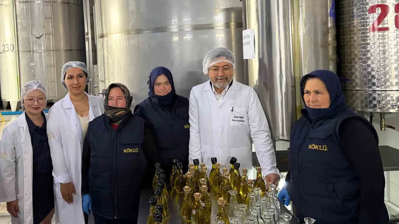 Ayvalık’ın altın sarısı dünyaya açılıyor: Bakan Yumaklı’dan yerli üreticiye tam destek