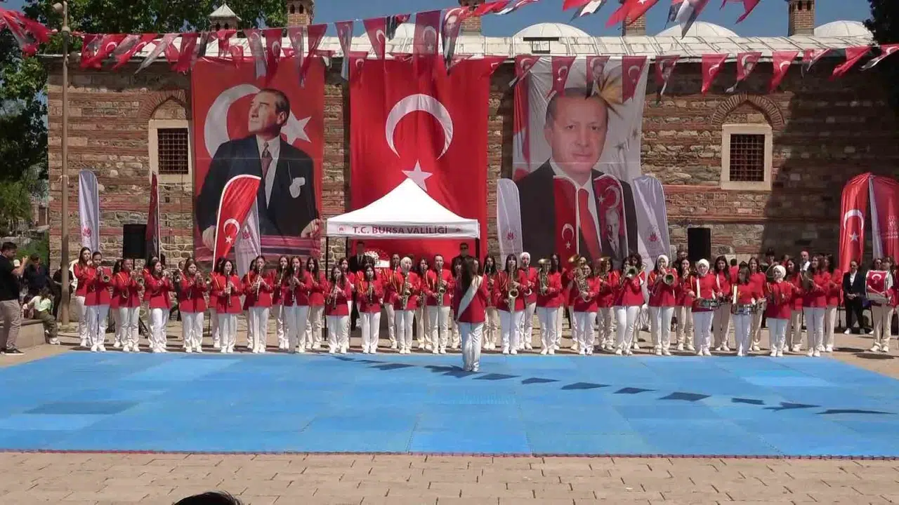 Tarihi meydanda bayram şöleni: Bursa 19 Mayıs’ı unutulmaz kıldı