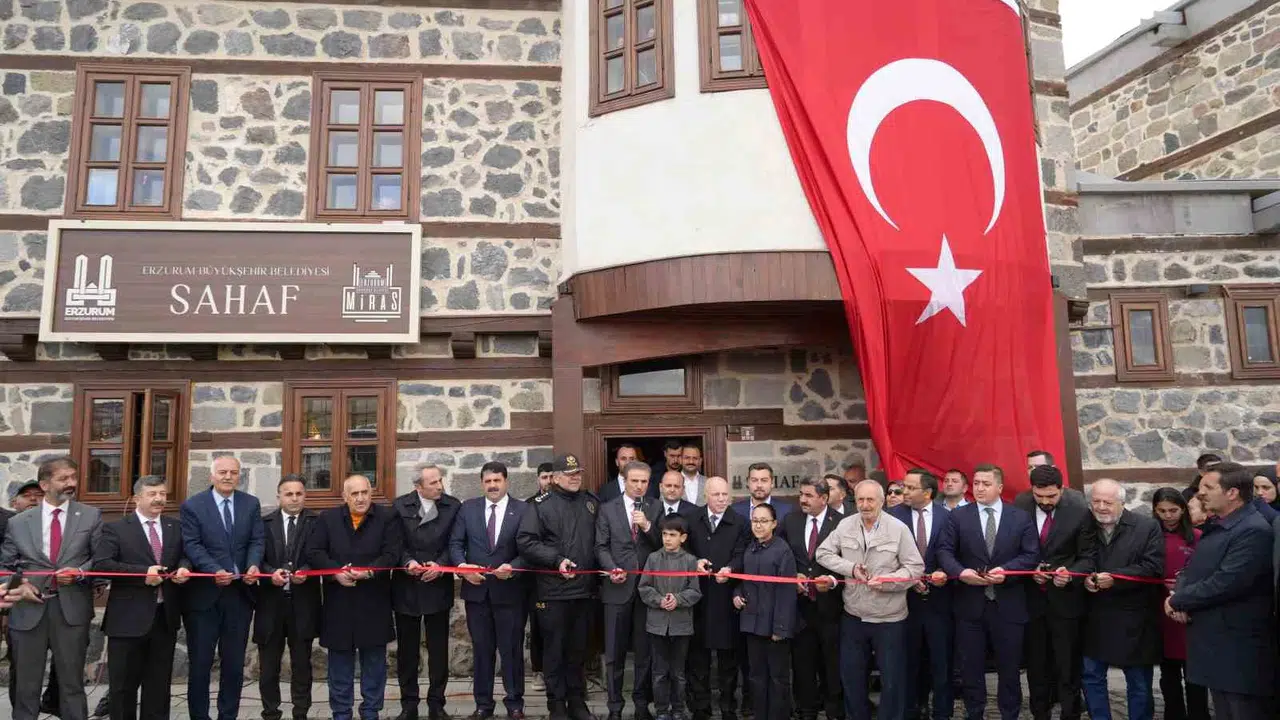 Erzurum’un kalbinde nostalji rüzgârı: Tarihi konak artık kitapların yeni evi