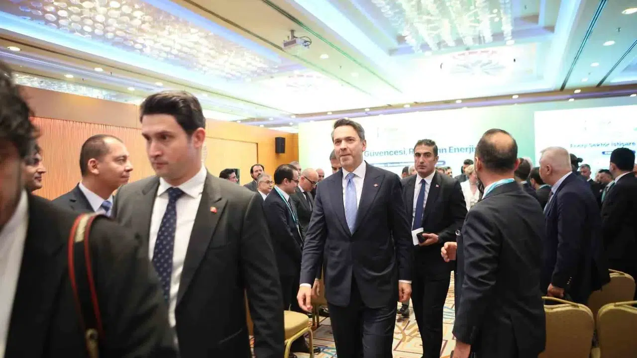 Enerji rotası rüzgâra çevrildi: Bakan Bayraktar'dan 2035 vizyonu ve dev yatırım planı