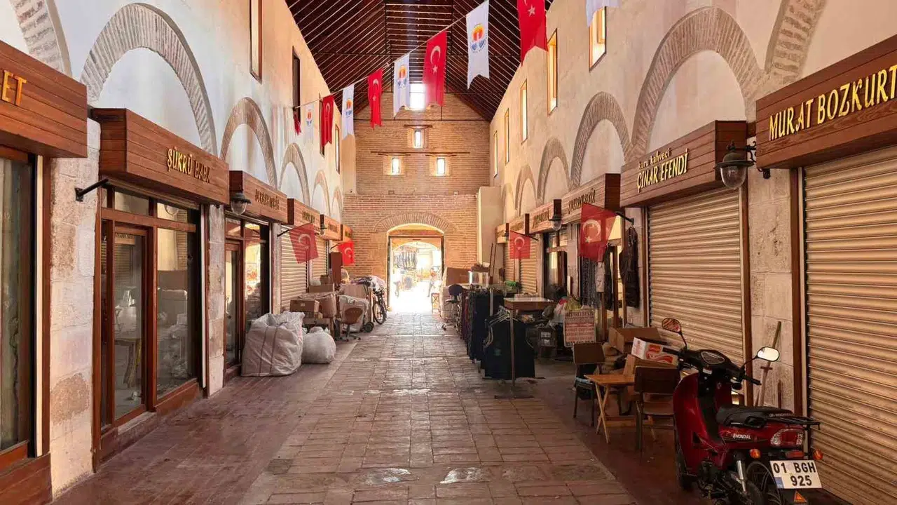 5 asırlık tarihe restorasyon darbesi: Adana’nın kalbi sessizliğe gömüldü