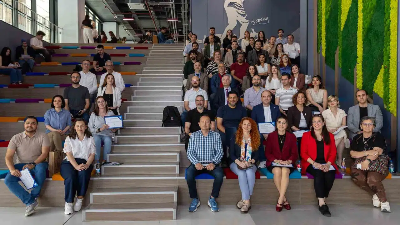 İzmir’in genç beyinleri kampüste inovasyon rüzgarı estirdi: 2 bin 220 öğrenci geleceği tasarladı