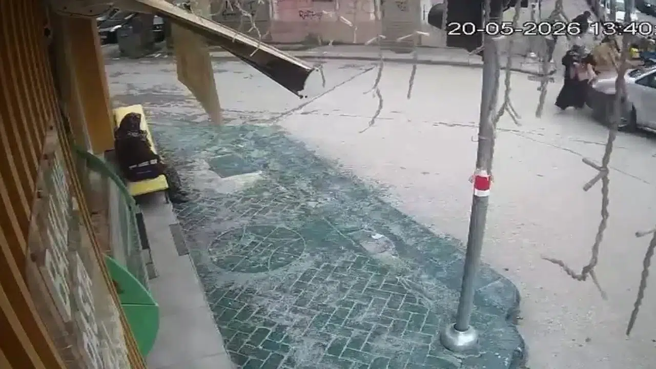 Eskişehir'de dehşet anları: Kontrolden çıkan otomobil kaldırımdaki yayaları biçti