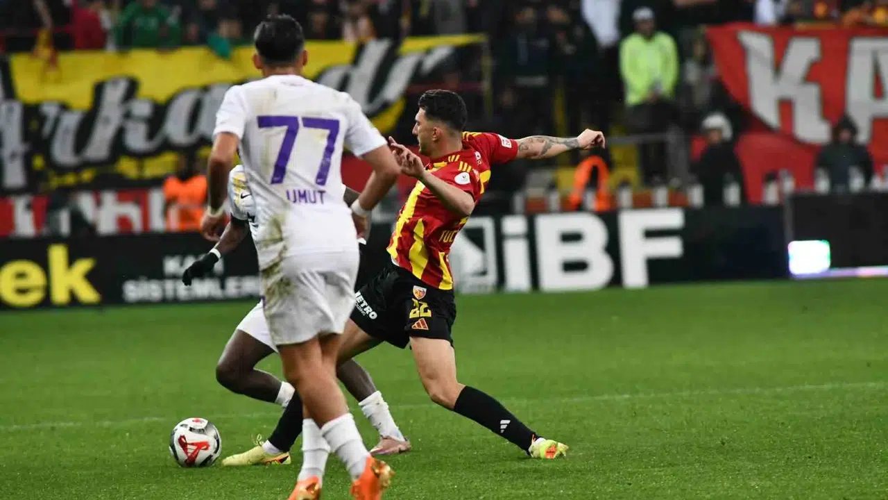 Kayseri'de Eyüpspor rüzgarı: İlk yarı konuk ekibin üstünlüğüyle geçildi