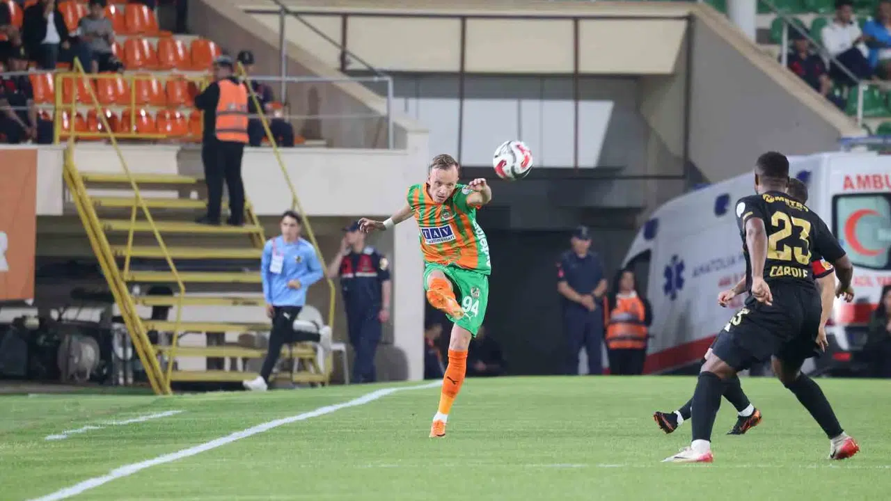 Alanya'da üç puanın sahibi belli oldu: Corendon Alanyaspor evinde hata yapmadı